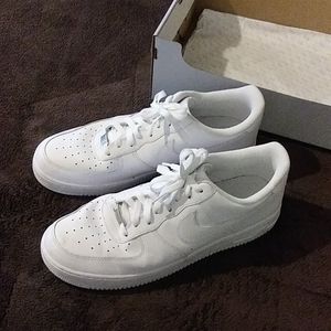 White Nike Air Force 1 '07